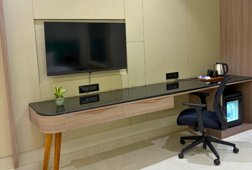 Elite Suite Work Desk & TV