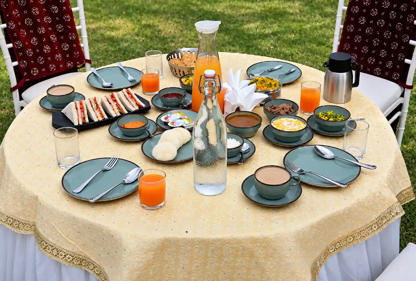 Al Fresco Lawn Garden Dining Setup