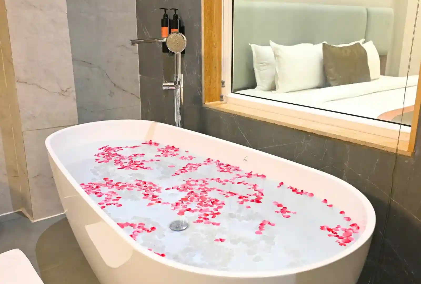 Luxury Suite Bathtub with Rose Petals - Golden Bagh Alwar